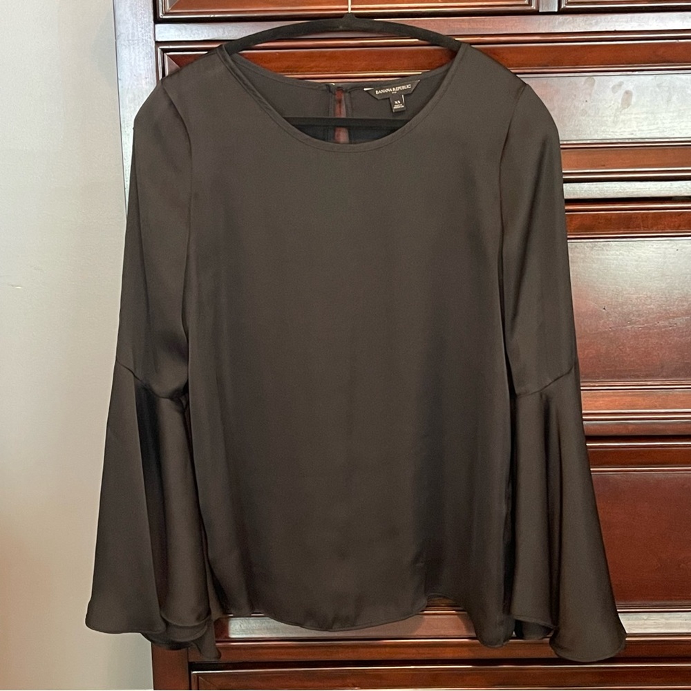 Banana Republic Bell sleeve blouse